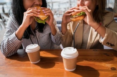 Um Ter O Dos Consumidores Brasileiros Substituem A Refei O Por Lanches